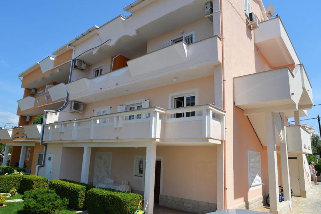 Apartments Niko Новаля Екстер'єр фото