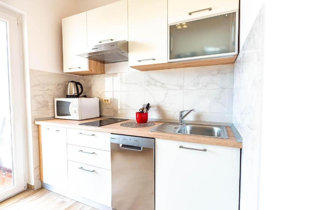 Apartments Niko Новаля Екстер'єр фото