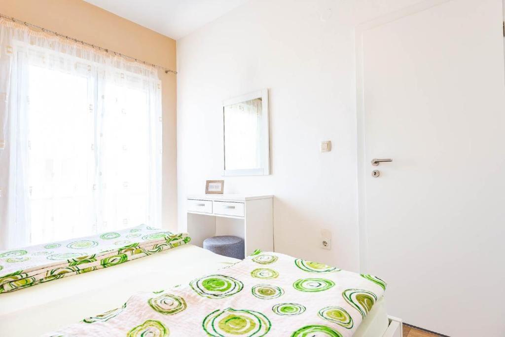 Apartments Niko Новаля Екстер'єр фото