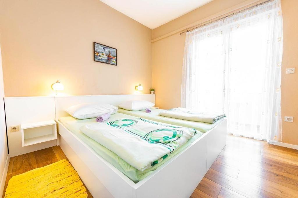 Apartments Niko Новаля Екстер'єр фото