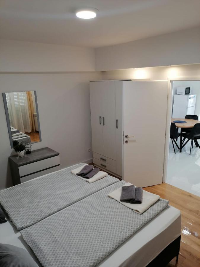 Apartments Niko Новаля Екстер'єр фото